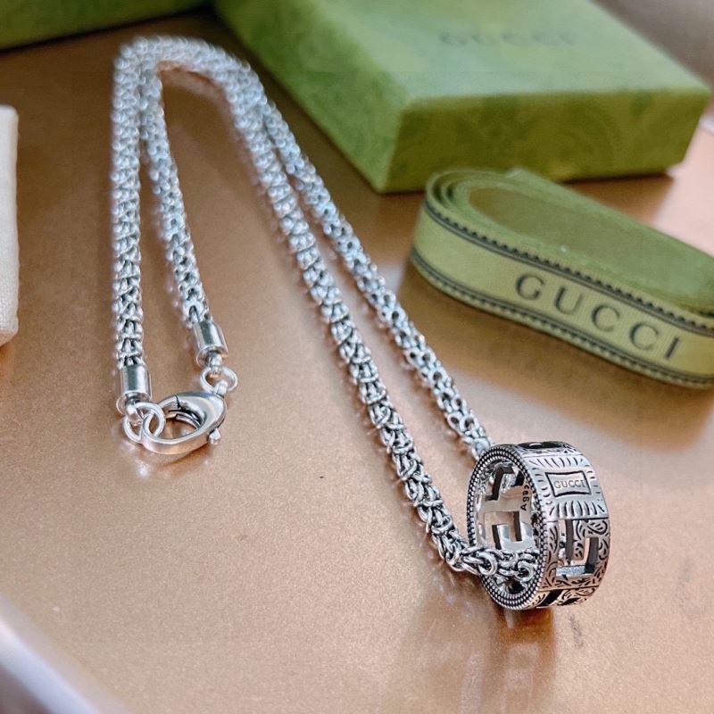 G*u*i necklaces